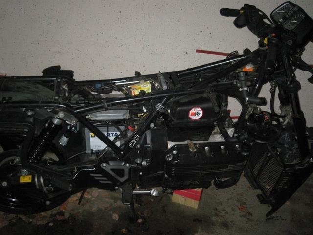 Motorrad-Rumpf, mit Hinterrad, Zündkerzen, K&N-Luftfilter, ohne Kühler
