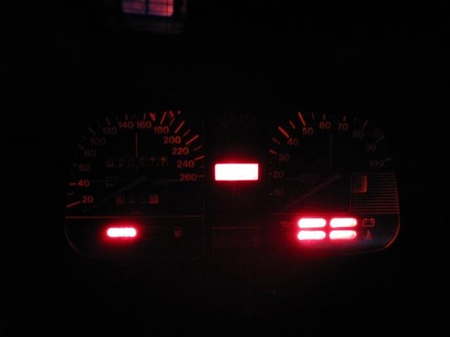Tacho mit orangenen LEDs